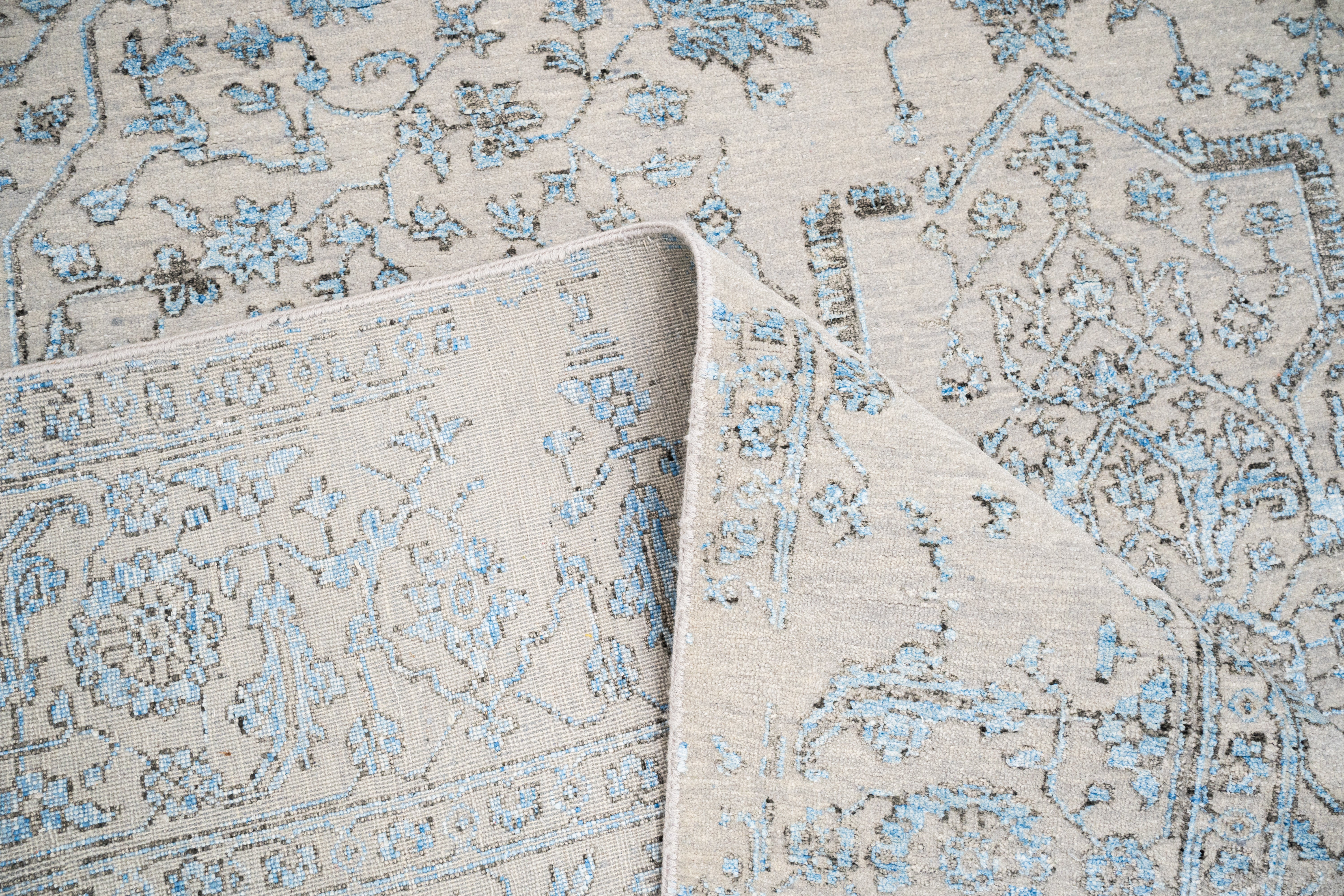 Handknotted Carpet, DIA - 128 SERAPI, Silver &  Sky Blue
